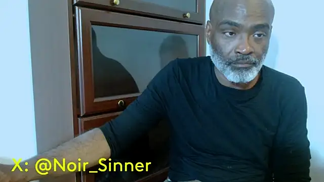 Snapshot of sinnernoir chatting on May 16, 2026, 10:42 pm sinnernoir online show from May 16, 2026, 10:42 pm