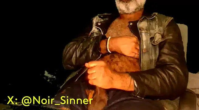 Snapshot of sinnernoir chatting on February 9, 2025, 3:00 am sinnernoir online show from February 9, 2025, 3:00 am