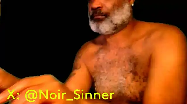 Snapshot of sinnernoir chatting on February 3, 2025, 4:52 pm sinnernoir online show from February 3, 2025, 4:52 pm
