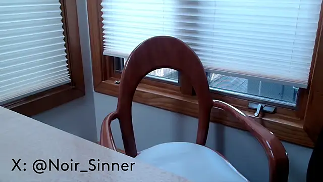 Snapshot of sinnernoir chatting on November 12, 2025, 4:11 pm sinnernoir online show from November 12, 2025, 4:11 pm