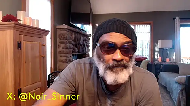 Snapshot of sinnernoir chatting on September 19, 2025, 9:41 pm sinnernoir online show from September 19, 2025, 9:41 pm