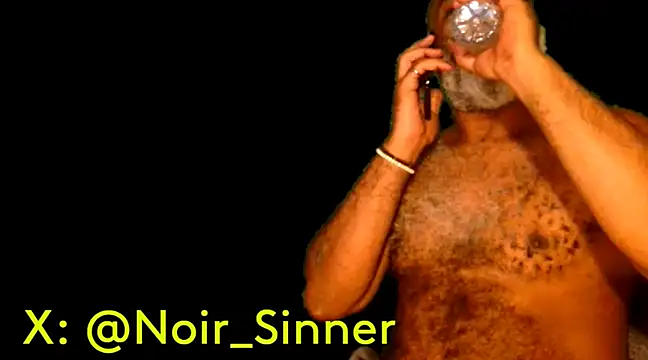Snapshot of sinnernoir chatting on January 31, 2025, 4:48 pm sinnernoir online show from January 31, 2025, 4:48 pm