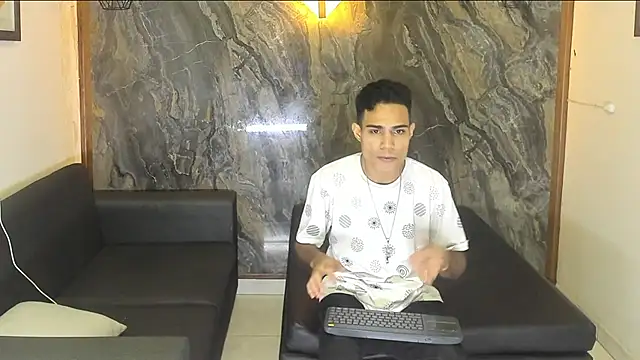 Duodreamhot online show from January 18, 2025, 4:37 am