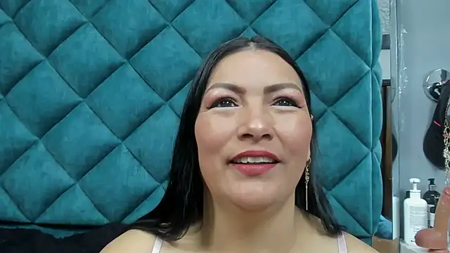 Snapshot of PENELOPELEWISs chatting on April 15, 2026, 1:55 am PENELOPELEWISs online show from April 15, 2026, 1:55 am