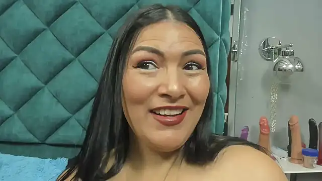 Snapshot of PENELOPELEWISs chatting on April 10, 2026, 12:17 am PENELOPELEWISs online show from April 10, 2026, 12:17 am