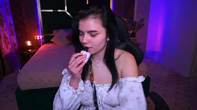 ShinyShyy online show from March 3, 2025, 4:36 pm