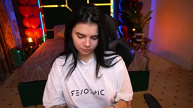 ShinyShyy online show from February 23, 2025, 4:57 pm