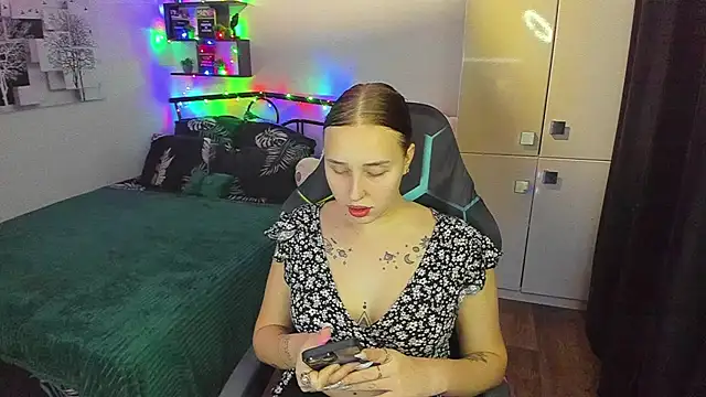 LinaTruly online show from February 4, 2026, 9:54 pm