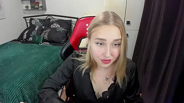 Snapshot of LinaTruly chatting on September 26, 2025, 9:32 pm LinaTruly online show from September 26, 2025, 9:32 pm