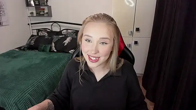 Snapshot of LinaTruly chatting on September 22, 2025, 9:54 pm LinaTruly online show from September 22, 2025, 9:54 pm