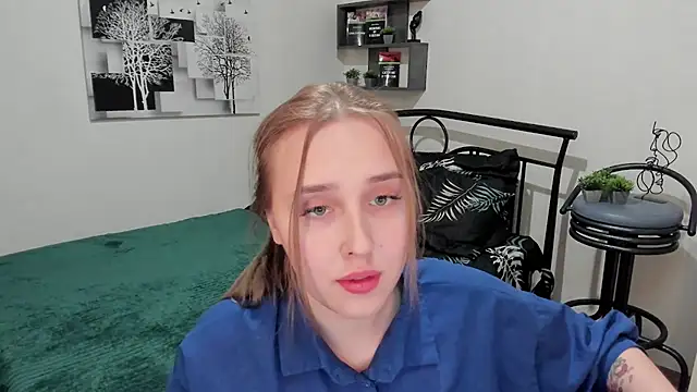 Snapshot of LinaTruly chatting on March 4, 2025, 11:22 pm LinaTruly online show from March 4, 2025, 11:22 pm