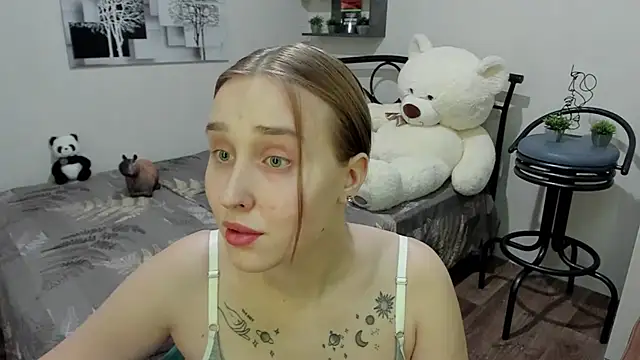 Snapshot of LinaTruly chatting on March 17, 2025, 9:24 pm LinaTruly online show from March 17, 2025, 9:24 pm