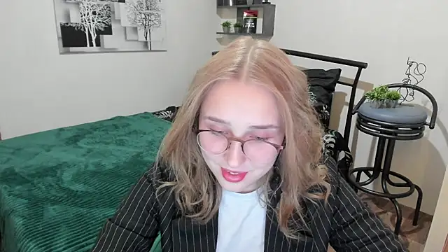 Snapshot of LinaTruly chatting on January 24, 2025, 8:53 pm LinaTruly online show from January 24, 2025, 8:53 pm