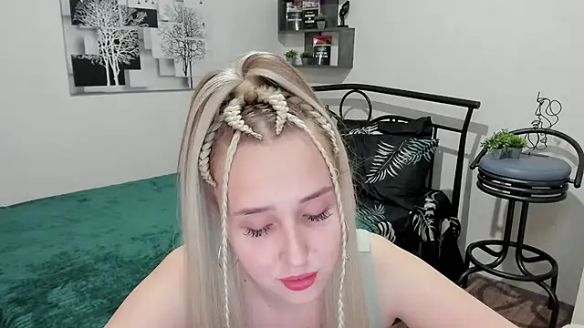 Snapshot of LinaTruly chatting on February 26, 2025, 8:58 pm LinaTruly online show from February 26, 2025, 8:58 pm