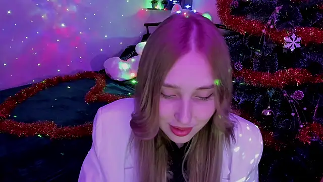 Snapshot of LinaTruly chatting on December 28, 2024, 8:04 pm LinaTruly online show from December 28, 2024, 8:04 pm