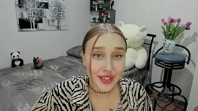 Snapshot of LinaTruly chatting on March 8, 2025, 9:18 pm LinaTruly online show from March 8, 2025, 9:18 pm