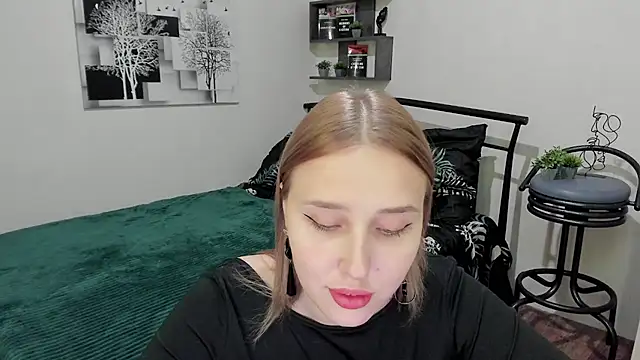 Snapshot of LinaTruly chatting on February 4, 2025, 12:51 am LinaTruly online show from February 4, 2025, 12:51 am