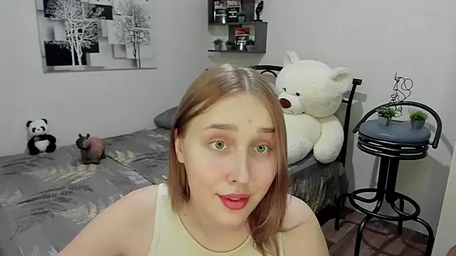 Snapshot of LinaTruly chatting on March 18, 2025, 9:10 pm LinaTruly online show from March 18, 2025, 9:10 pm