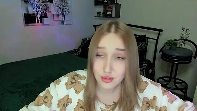 Snapshot of LinaTruly chatting on February 27, 2025, 8:31 pm LinaTruly online show from February 27, 2025, 8:31 pm