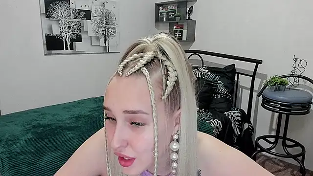 Snapshot of LinaTruly chatting on February 18, 2025, 8:25 pm LinaTruly online show from February 18, 2025, 8:25 pm