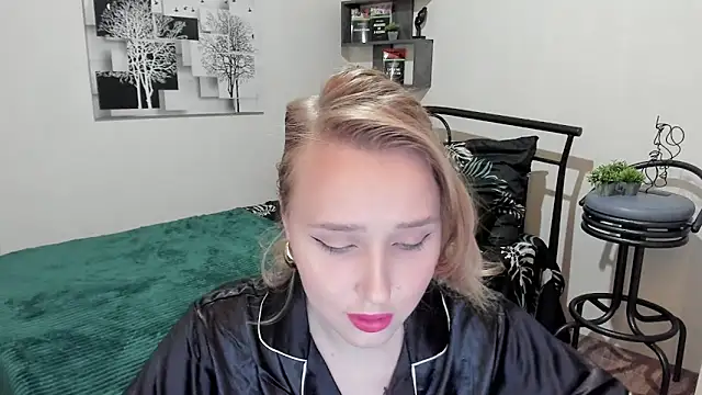 Snapshot of LinaTruly chatting on February 1, 2025, 8:37 pm LinaTruly online show from February 1, 2025, 8:37 pm