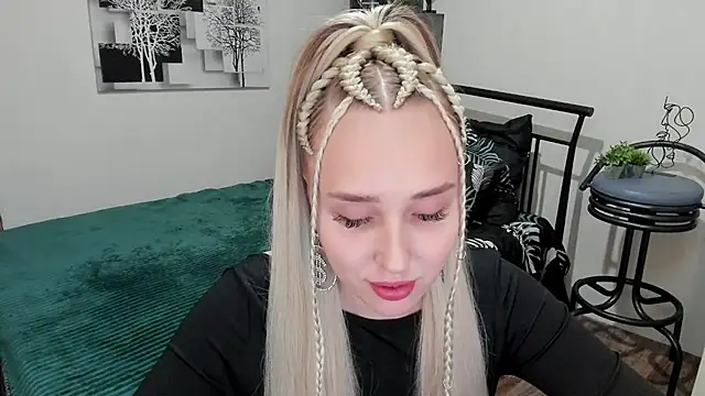 Snapshot of LinaTruly chatting on February 15, 2025, 8:56 pm LinaTruly online show from February 15, 2025, 8:56 pm