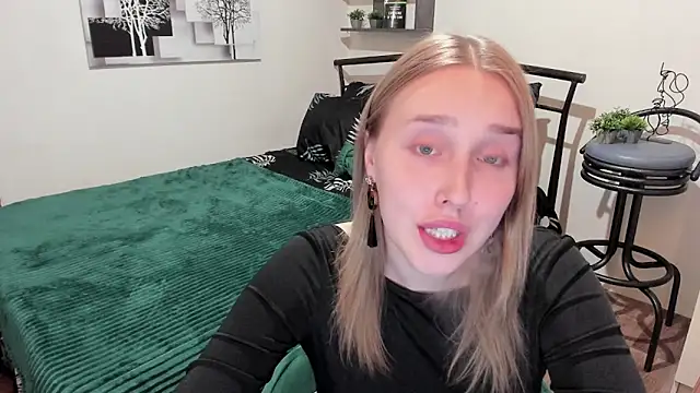 Snapshot of LinaTruly chatting on January 30, 2025, 8:21 pm LinaTruly online show from January 30, 2025, 8:21 pm