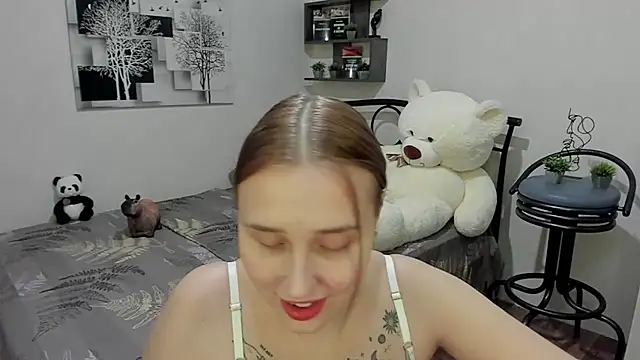 Snapshot of LinaTruly chatting on March 18, 2025, 12:40 am LinaTruly online show from March 18, 2025, 12:40 am