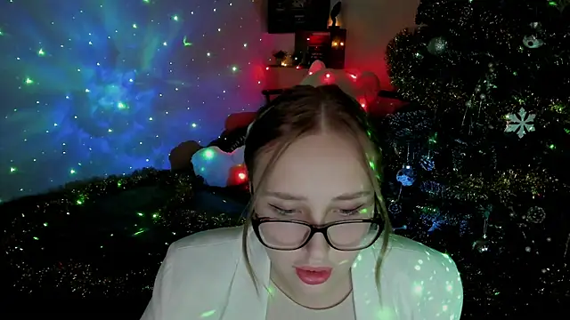 Snapshot of LinaTruly chatting on December 30, 2024, 8:25 pm LinaTruly online show from December 30, 2024, 8:25 pm