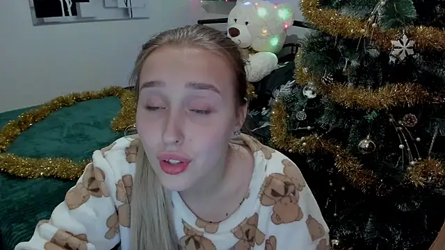 Snapshot of LinaTruly chatting on December 26, 2024, 12:14 am LinaTruly online show from December 26, 2024, 12:14 am