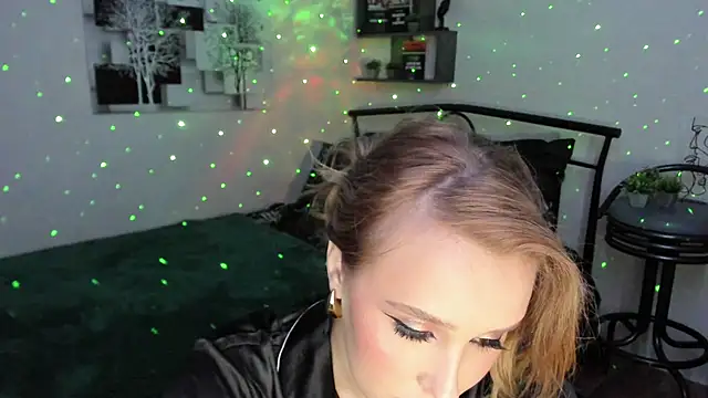 Snapshot of LinaTruly chatting on January 22, 2025, 9:32 pm LinaTruly online show from January 22, 2025, 9:32 pm