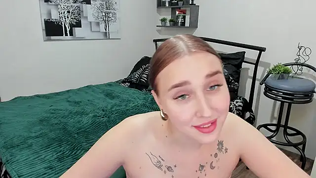 Snapshot of LinaTruly chatting on February 12, 2025, 12:48 am LinaTruly online show from February 12, 2025, 12:48 am