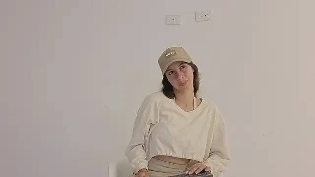 jolie lov online show from November 7, 2025, 1:48 pm