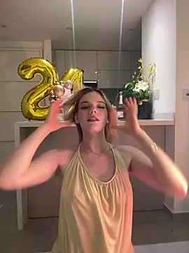 NicoleCut online show from February 10, 2026, 11:59 pm