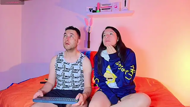 Snapshot of JeremmyAndStacy chatting on November 21, 2025, 2:32 am JeremmyAndStacy online show from November 21, 2025, 2:32 am