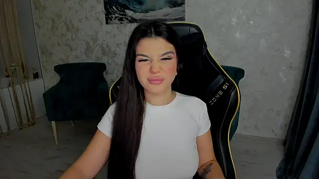 Snapshot of AlluringAriel chatting on October 19, 2025, 7:38 pm AlluringAriel online show from October 19, 2025, 7:38 pm