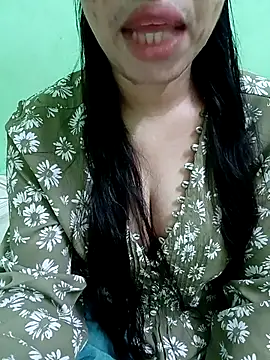 Snapshot of Haniya-143 chatting on April 28, 2026, 6:12 pm Haniya-143 online show from April 28, 2026, 6:12 pm
