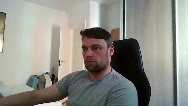 Snapshot of The_big_viking_ chatting on May 6, 2026, 12:53 pm The big viking online show from May 6, 2026, 12:53 pm