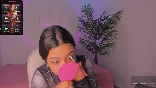 Ariana Pierce online show from November 19, 2025, 12:38 pm