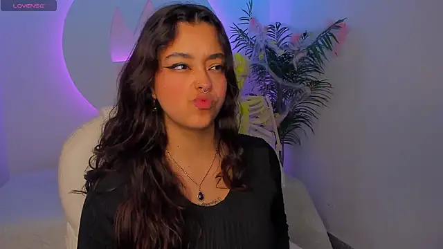 Ariana Pierce online show from October 31, 2025, 1:30 pm