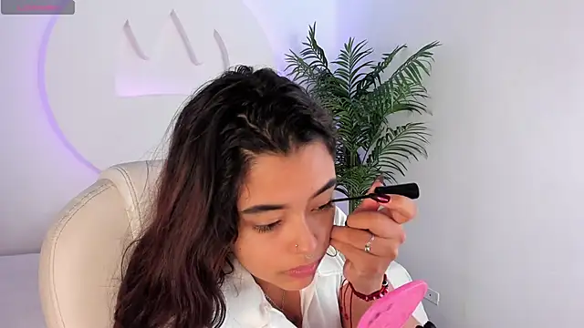 Ariana Pierce online show from October 25, 2025, 12:28 pm