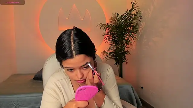 Ariana Pierce online show from November 28, 2025, 1:00 pm