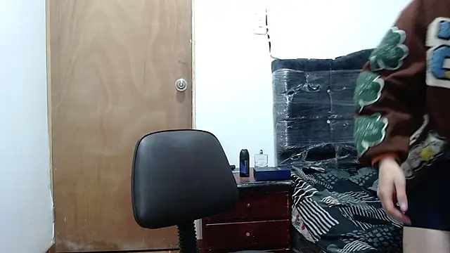 Snapshot of pervertsteens3 chatting on November 7, 2025, 7:13 am pervertsteens3 online show from November 7, 2025, 7:13 am