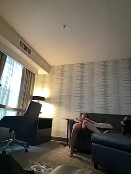 littlemissbabycakes online show from April 6, 2026, 11:06 pm