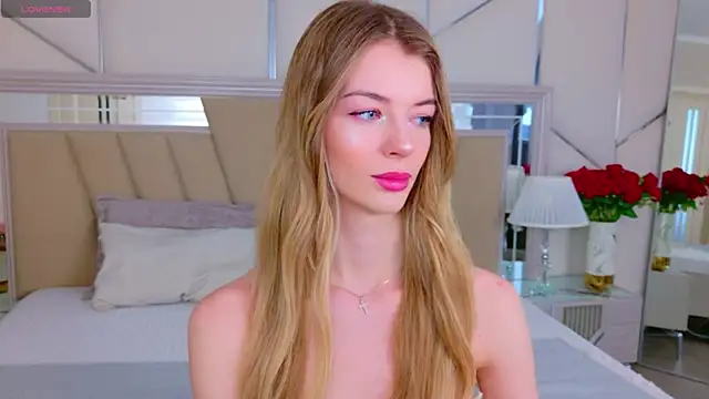 MeganMour online show from April 13, 2026, 4:49 am