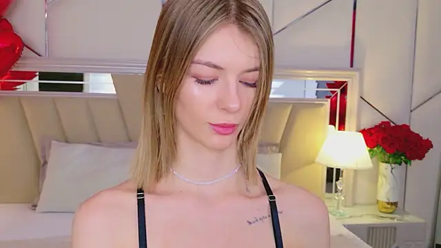 Snapshot of MeganMour chatting on February 13, 2026, 5:02 pm MeganMour online show from February 13, 2026, 5:02 pm