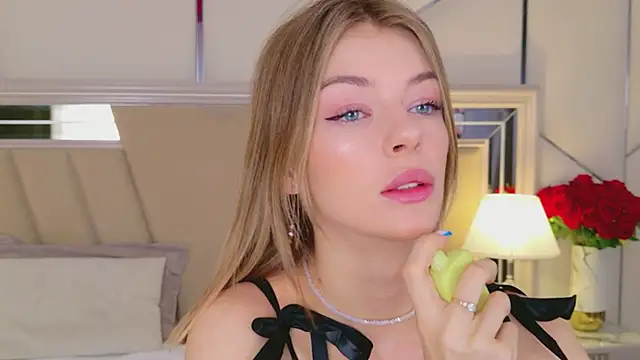 Snapshot of MeganMour chatting on February 23, 2026, 5:02 pm MeganMour online show from February 23, 2026, 5:02 pm