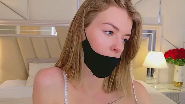 Snapshot of MeganMour chatting on January 16, 2026, 5:39 pm MeganMour online show from January 16, 2026, 5:39 pm