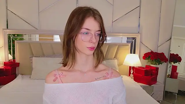 Snapshot of MeganMour chatting on December 22, 2025, 6:08 pm MeganMour online show from December 22, 2025, 6:08 pm