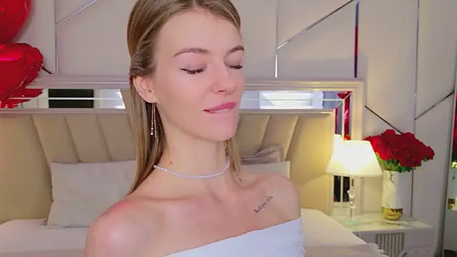 Snapshot of MeganMour chatting on February 15, 2026, 5:12 pm MeganMour online show from February 15, 2026, 5:12 pm